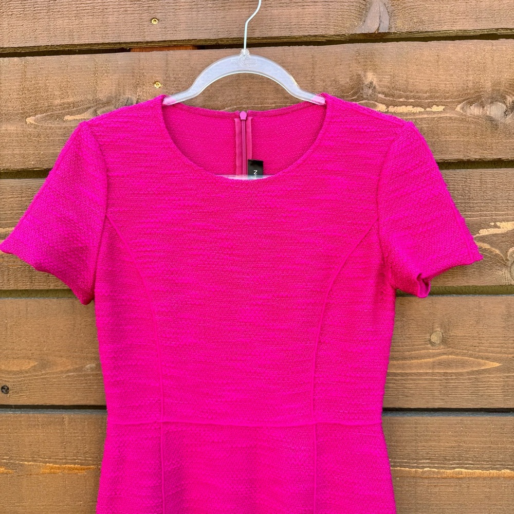 St. John Wool Blend Boucle Knit Fit & Flare Dress Sz 2 Fuchsia Pink - Picture 2 of 8